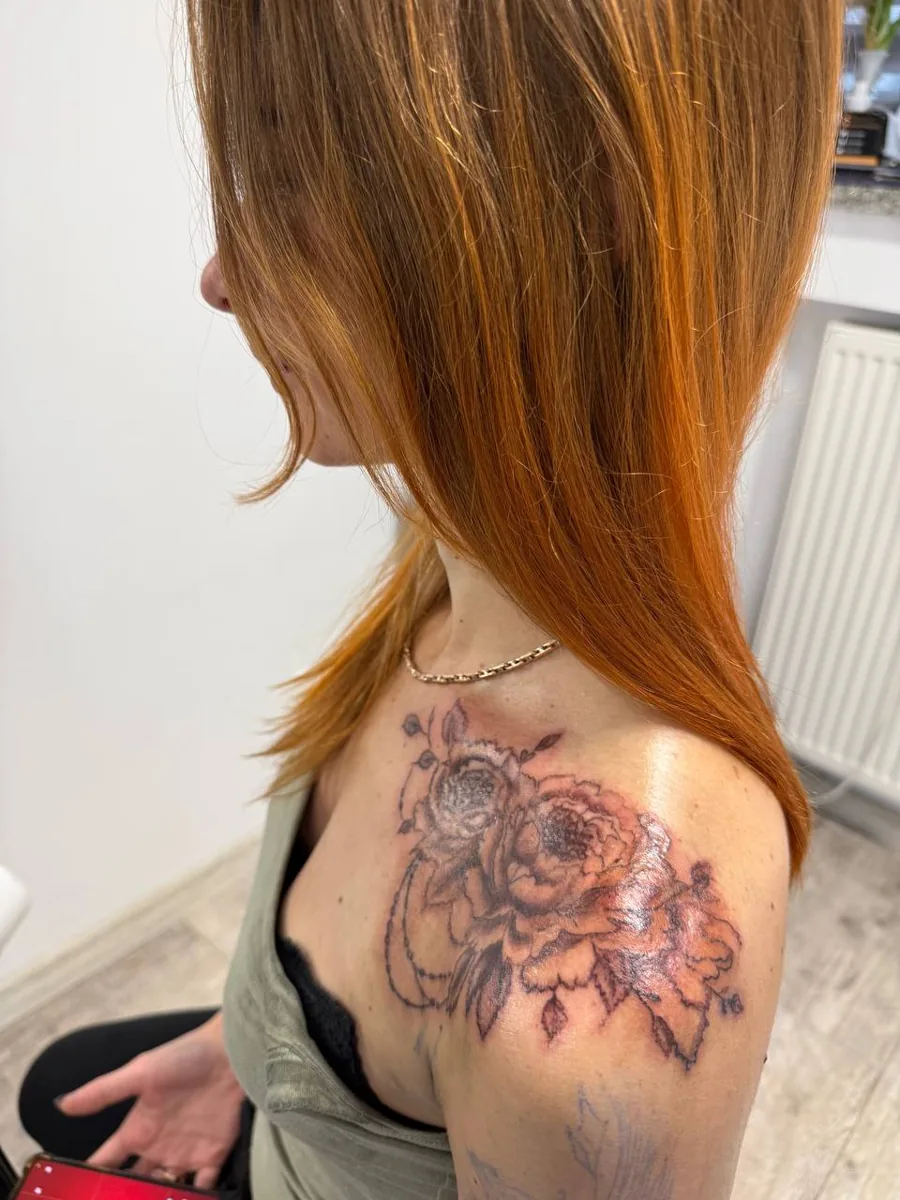 Tatuaż kwiaty na ramieniu - Poznań · Iryna Malaniak